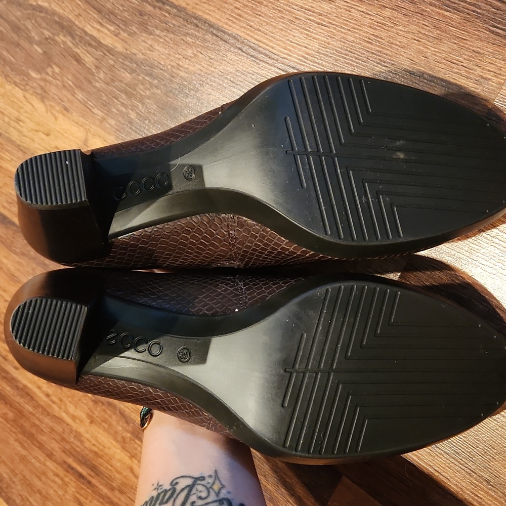 Ecco Brown Leather Textured Women's Heeled Shoes - Picture 6 of 7